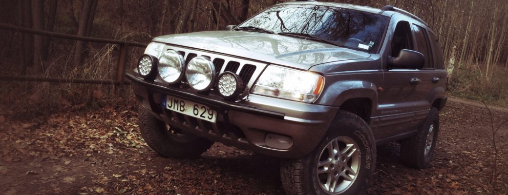 Jeep WJ posing on bridge, Close, filter