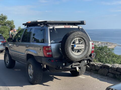 Jeep WJ Front Runner roof rack. Sweden