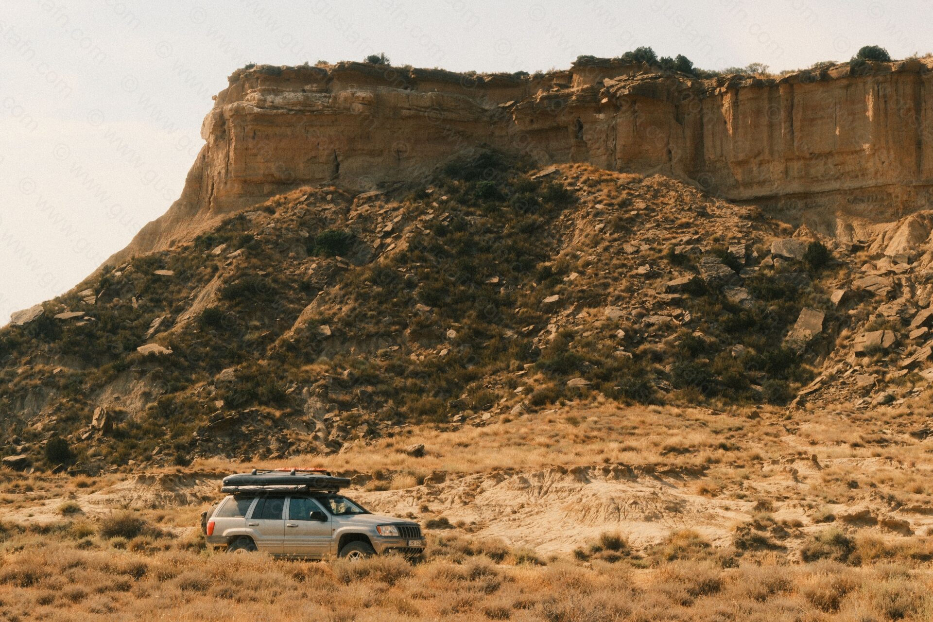 Jeep Grand Cherokee WJ WG 1999 with James Baroud Odyssey Nordic Size L in Bardenas Reales Spain